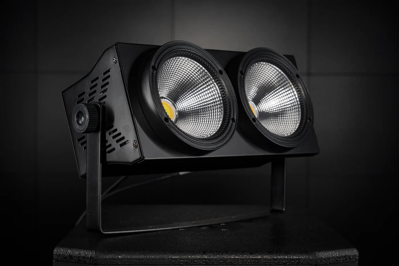Двухсекционный COB blinder 200 W