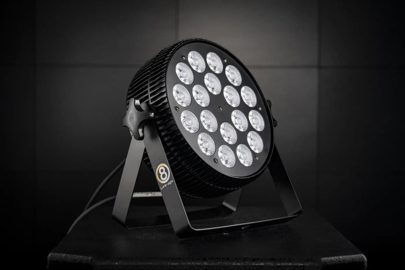Светодиодный PAR-прожектор 18LED RGBW с шестью зонами
