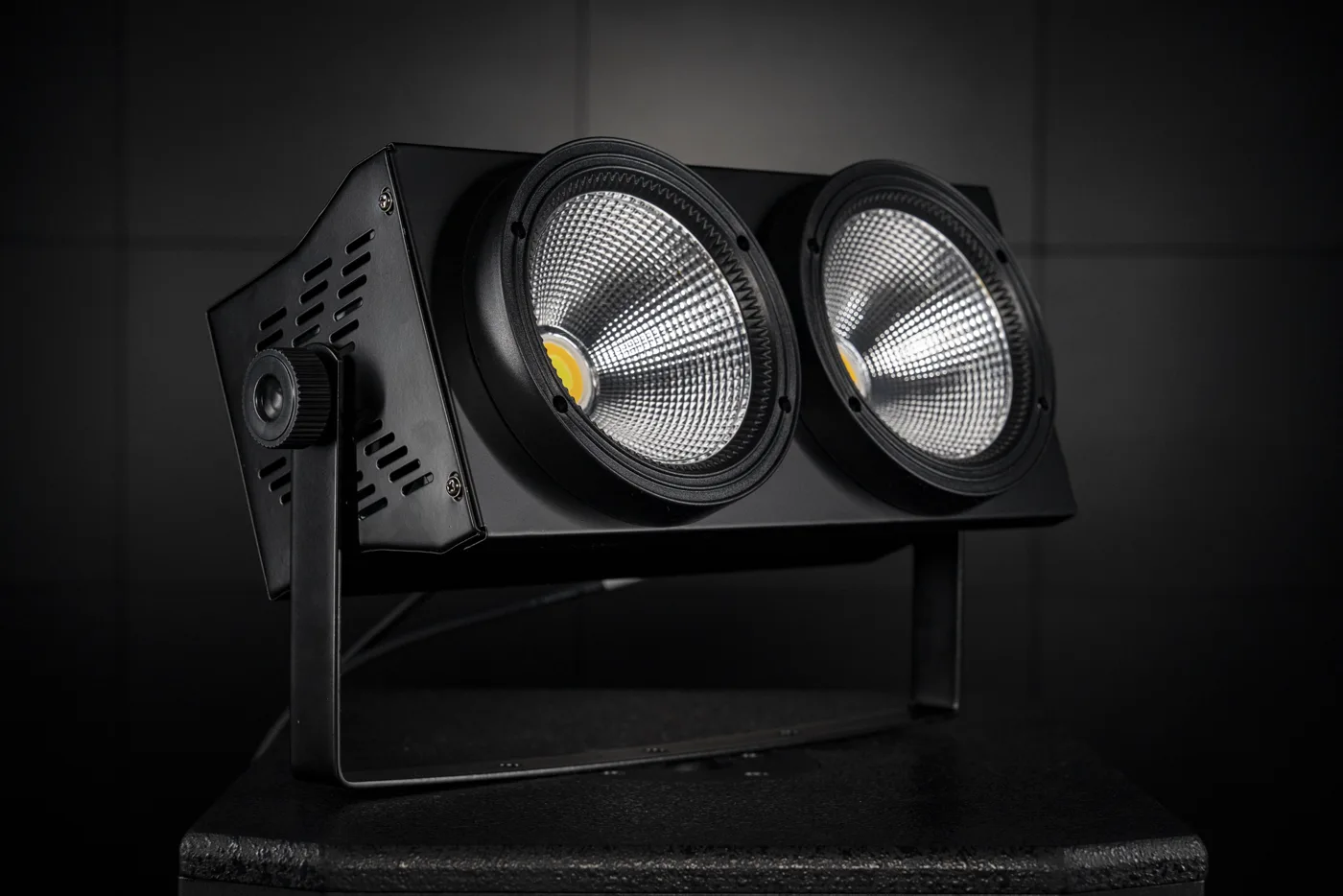 Двухсекционный COB blinder 200 W